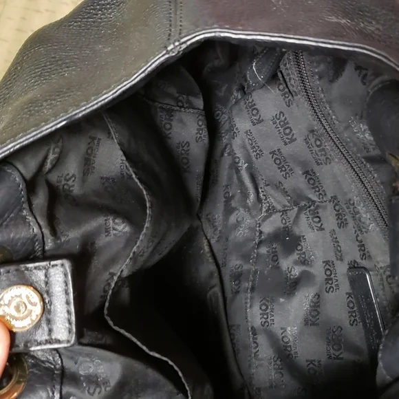 Michael Kors Leather Black Purse 👛 - Picture 4 of 8